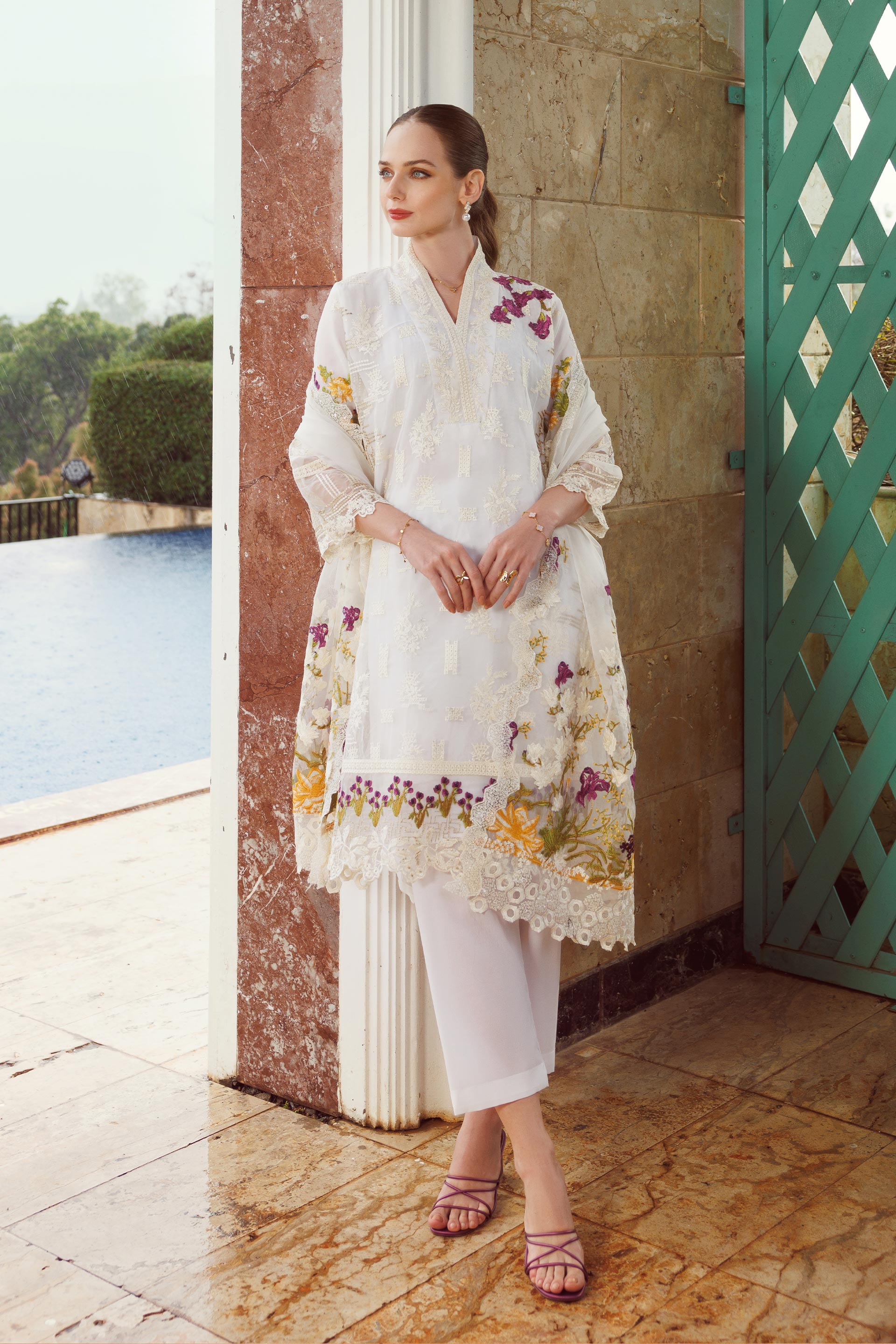 Ivory Blossom Secondary image